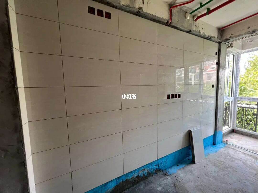 厨房墙砖掉了几块怎么补救好(厨房墙面的瓷砖掉了一个怎么修)